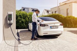 La transition énergétique avec DKV Mobility : les 3 solutions en 1 pour assurer un passage réussi vers l’électromobilité