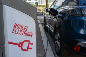 La France franchit enfin le cap des 100 000 bornes de recharge
