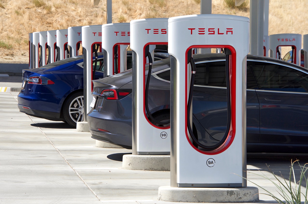 Tesla va ouvrir son réseau de super-chargeurs aux véhicules Ford