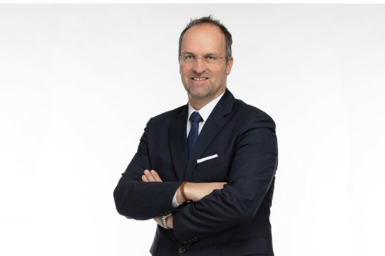 Le groupe Renault recrute Herbet Steiner