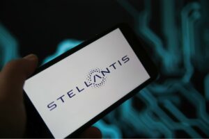 Stellantis interrompt la construction de son usine de batteries au Canada