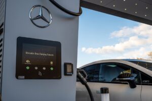 Mercedes-Benz et BMW vont créer un réseau de recharge en Chine