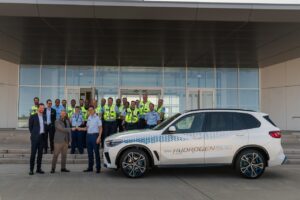 BMW prête deux iX5 Hydrogen au ministère de l’Intérieur 