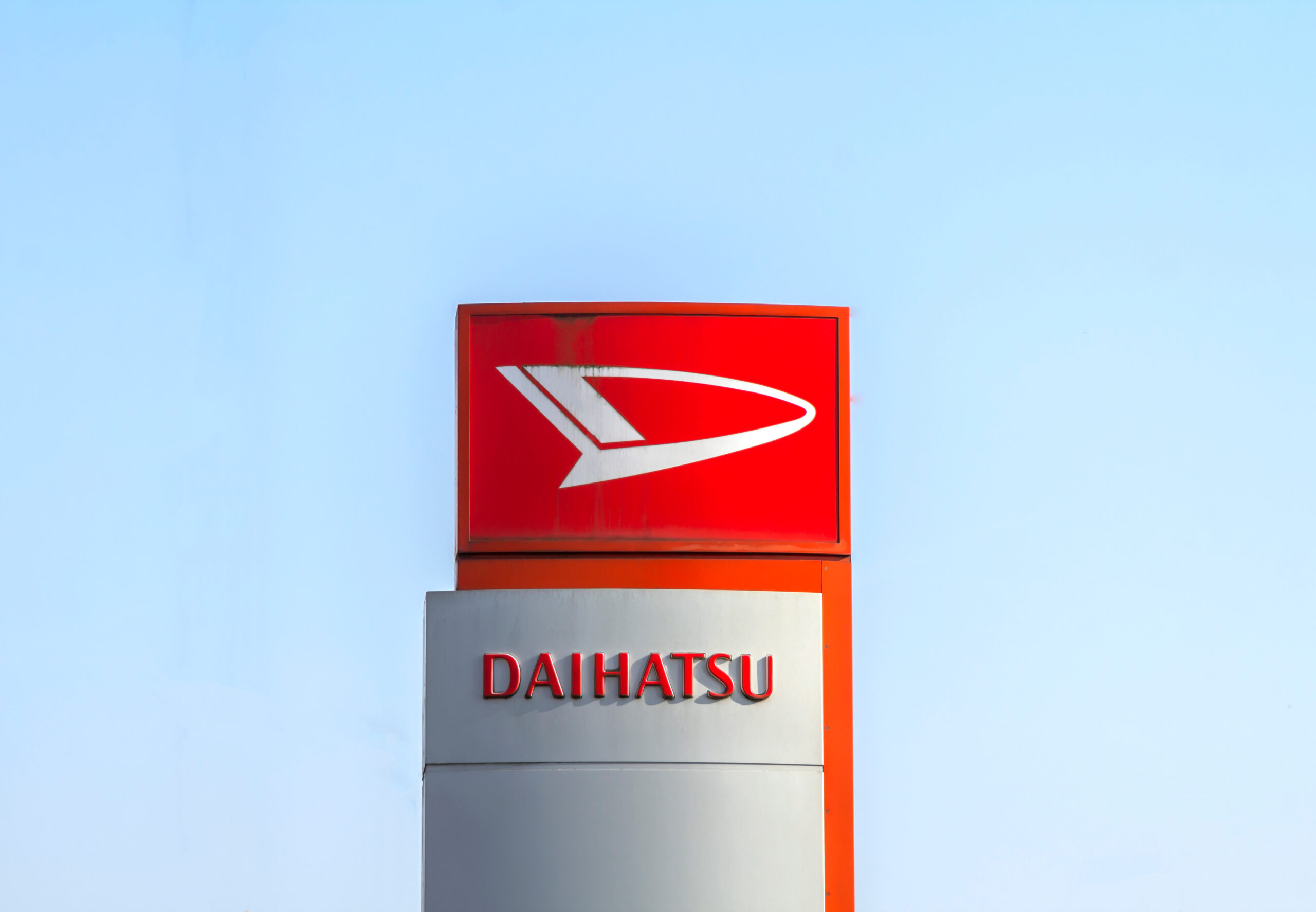 Toyota Daihastu crahs test japon