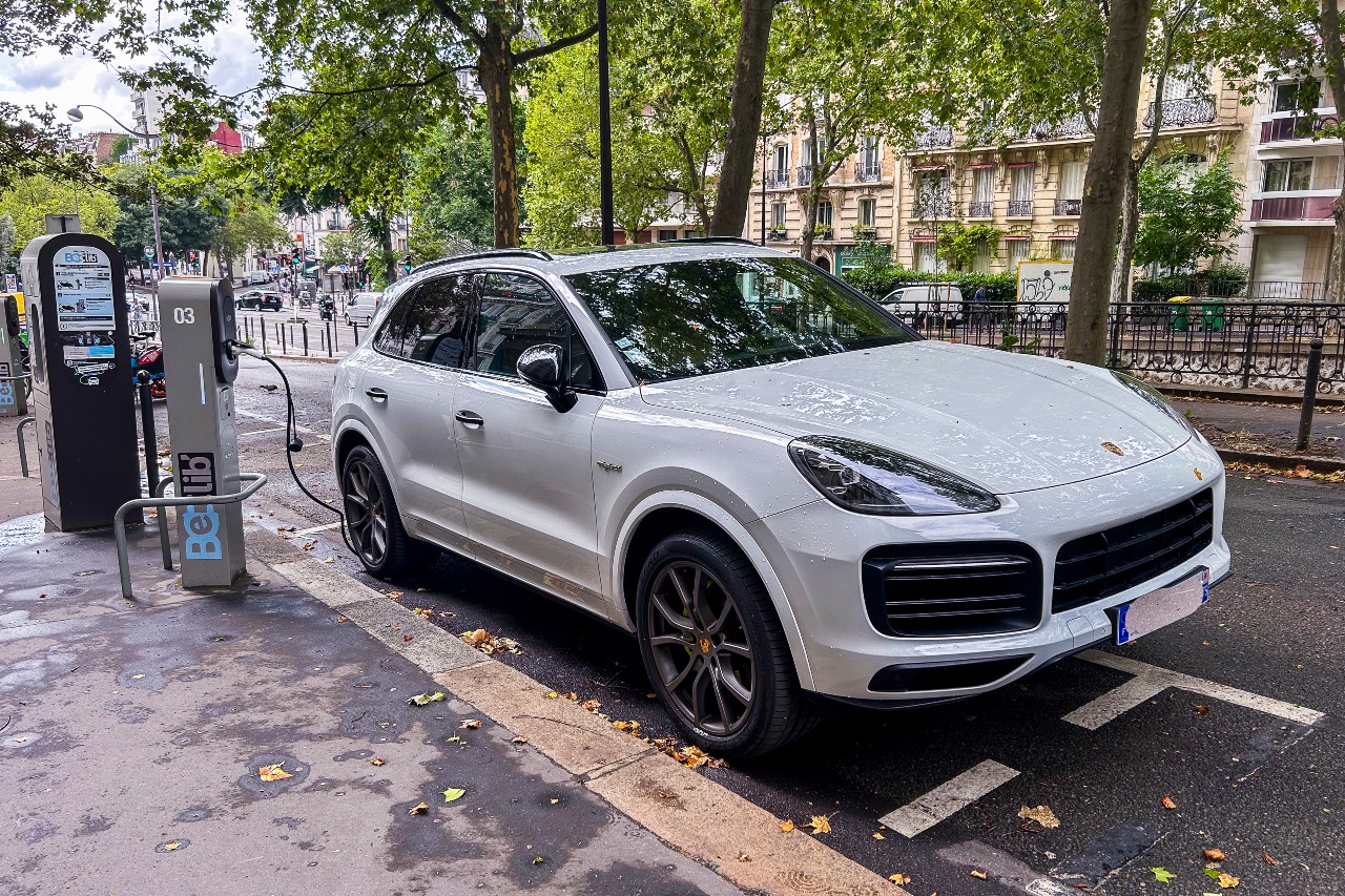 Stationner son SUV dans Paris pourrait coûter jusqu’à 225 euros par jour