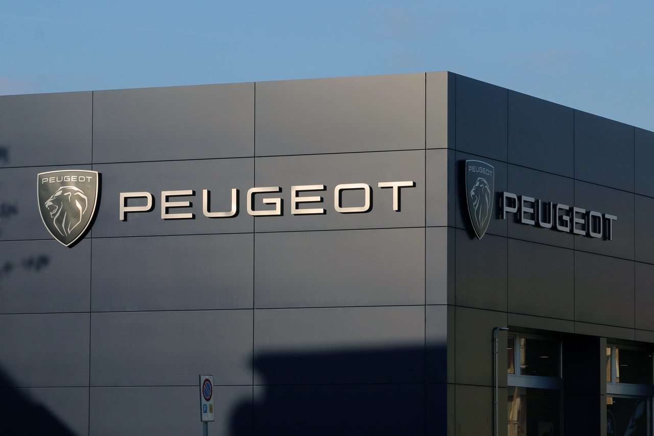 La famille Peugeot affaiblie après le plongeon des profits de leur holding