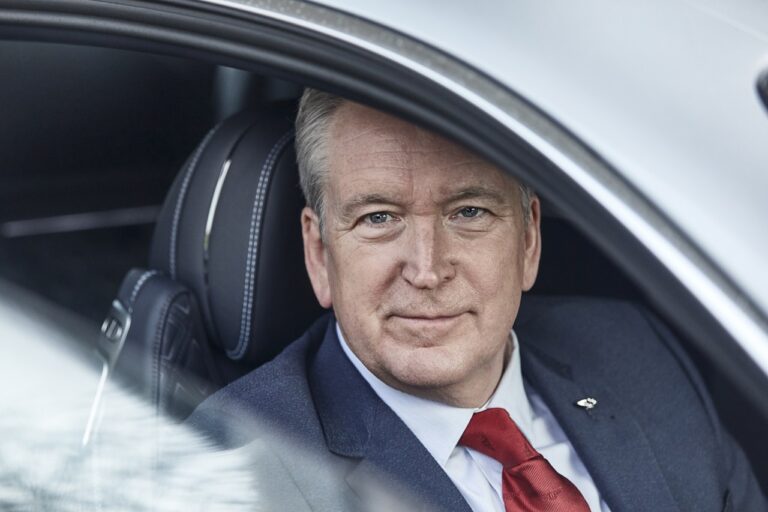 Adrian Hallmark quitte Bentley pour diriger Aston Martin
