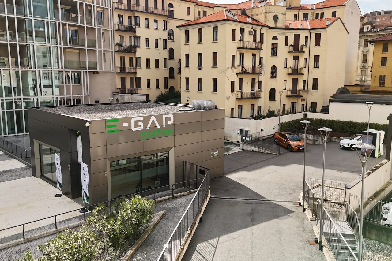 E-Gap hors réseau off-grid véhicule électrique station recharge