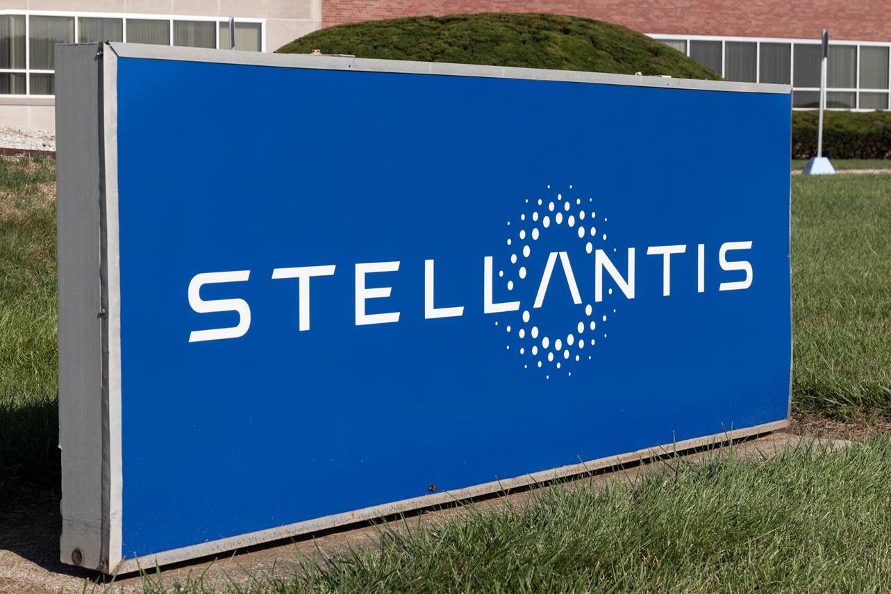 En Europe, les ventes de Stellantis se sont contractées en volume (-6 % avec 615 000 immatriculations), mais surtout en valeur (-13 % à 14 milliards de dollars). ©adobe.stock.com-jetcityimage