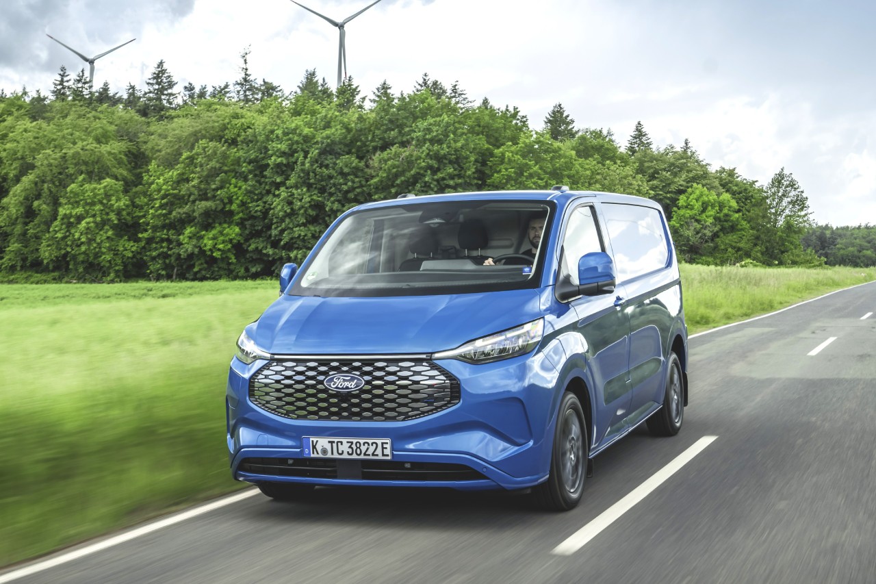 Ford enrichit sa gamme d’utilitaires électriques avec le E-Transit Custom