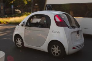 Google mise 5 milliards dans Waymo et relance la course à la voiture autonome