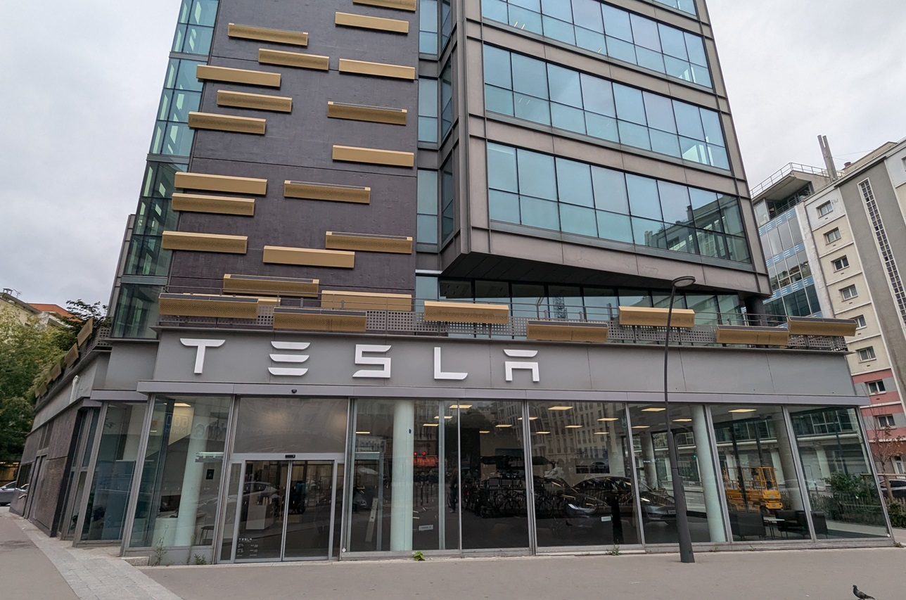 Tesla ouvertures de centres en France