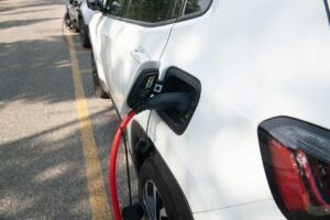 Le budget 2025 pour les véhicules électriques va être encore raboté