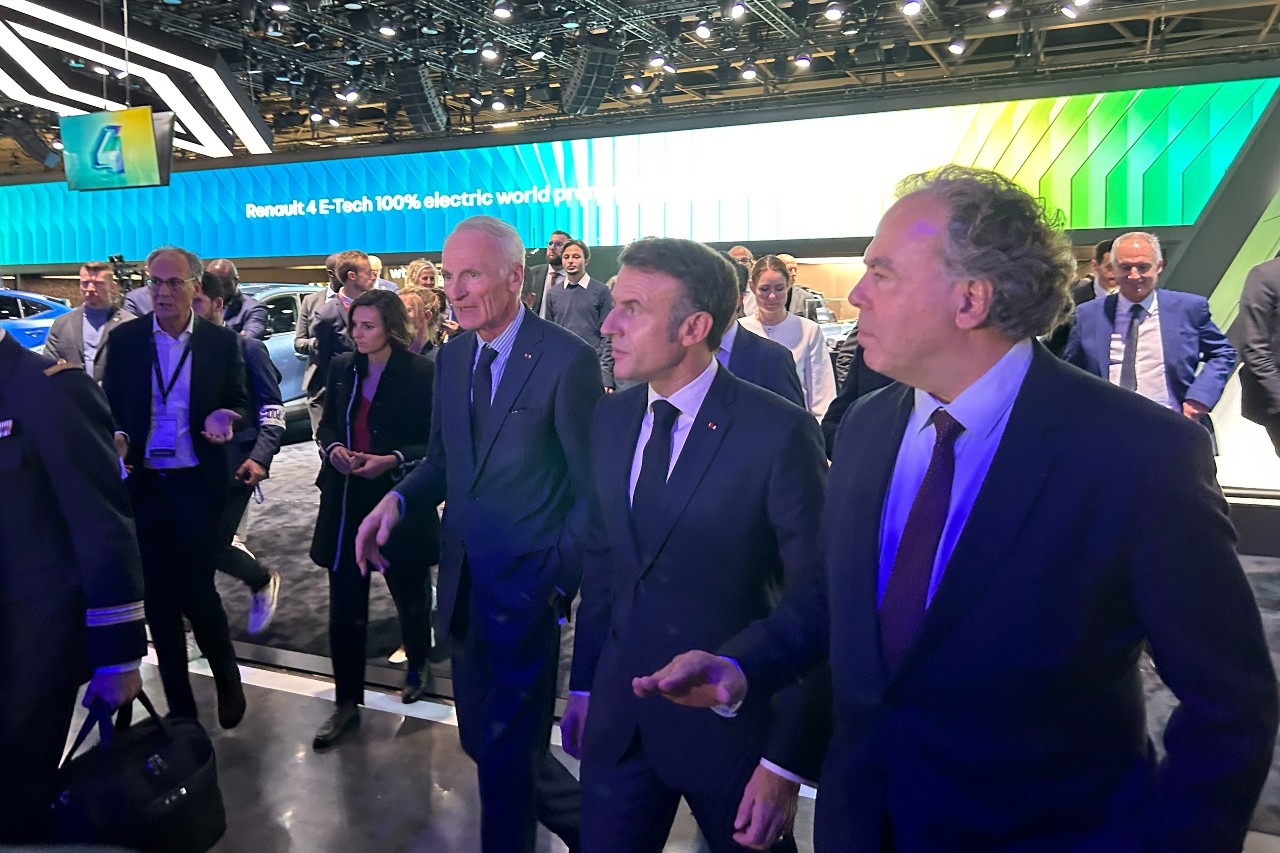 Emmanuel Macron en visite au Mondial de Paris 2024