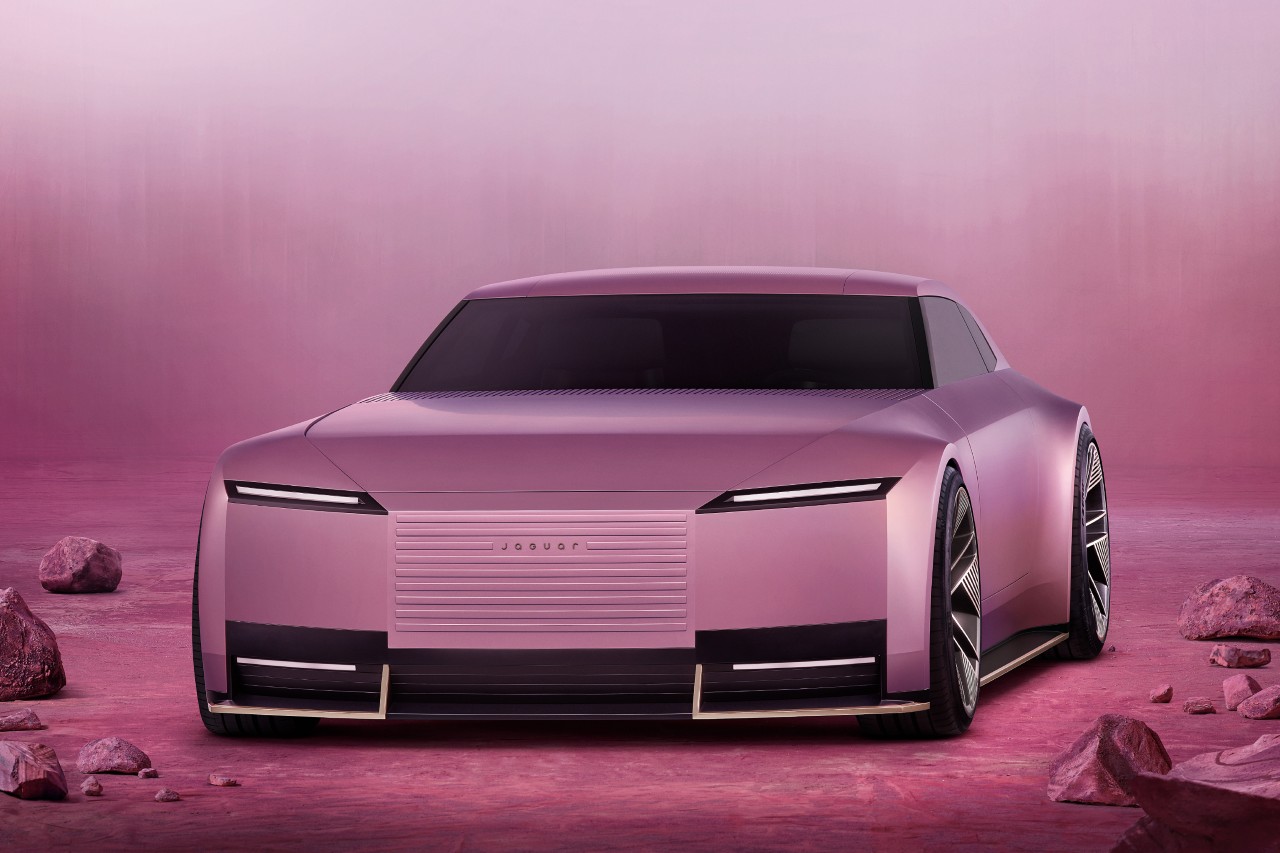 Jaguar Pr sente Un Concept Car Pour Illustrer Sa Nouvelle Identit 