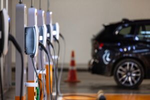 Voitures électriques : l’abattement fiscal prolongé en 2025