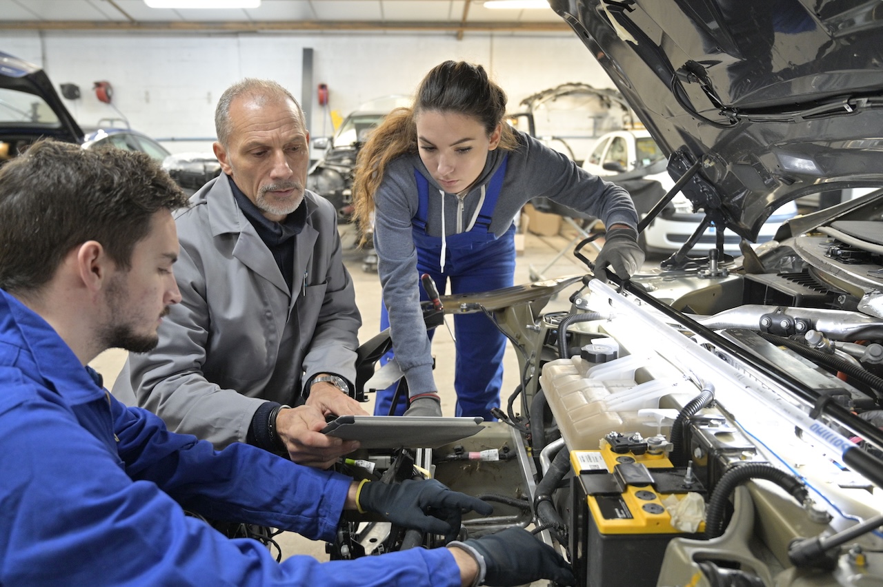 Femmes dans l'automobile