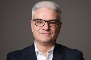 Arnaud Martinet rejoint CGI Finance comme directeur de la distribution commerciale automobile