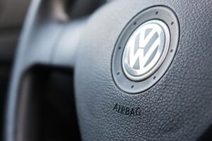 Airbags Takata : Après Stellantis, le groupe Volkswagen demande à 230 000 clients de ne plus rouler avec leur voiture