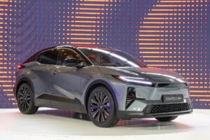 Toyota lance enfin l'offensive sur les voitures 100 % électriques à batteries