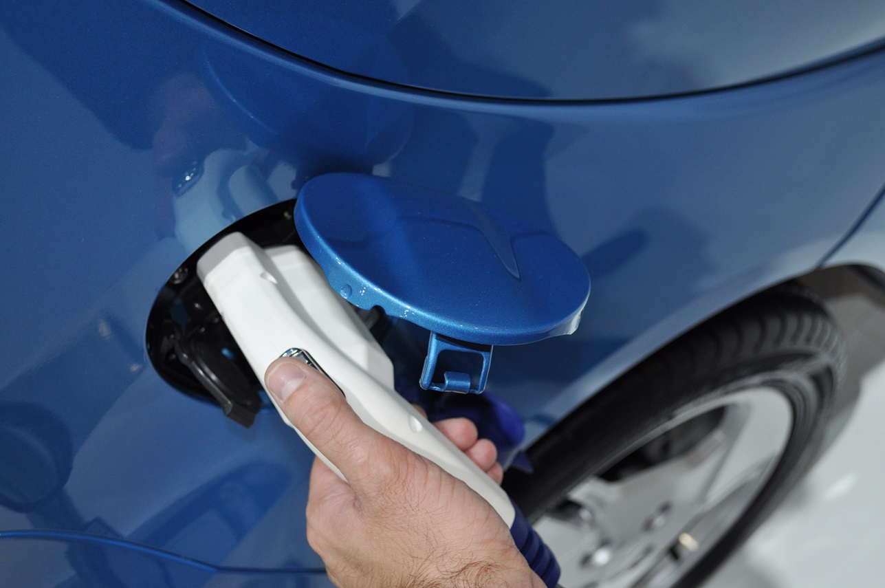 À partir du 1er mai 2025, c’est la fin de la carte grise gratuite à l’achat d’une voiture électrique. ©AdobeStock