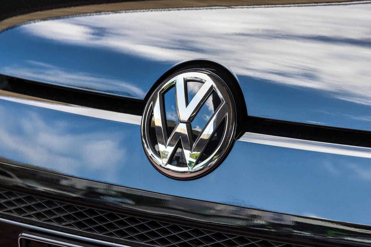 Les droits de douane aux USA et la baisse des ventes en Chine affaiblissent les comptes de Volkswagen au premier trimestre 2025. ©AdobeStock-Tobias Arhelger