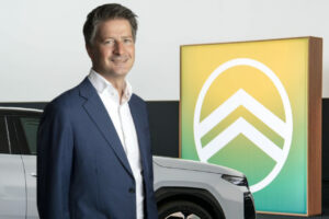 Xavier Chardon prend le volant de Citroën sur une route semée d'embûches