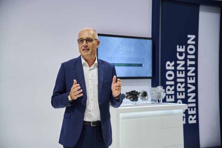Christophe Périllat reste à la barre de Valeo