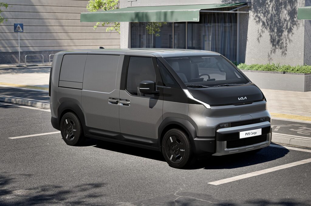 Kia ouvre les commandes de son fourgon électrique PV5