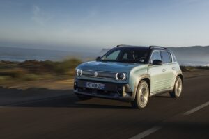 Essai Renault 4 : la saga 4L continue