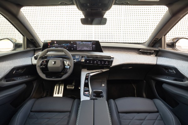 peugeot e3008 dual motor intérieur