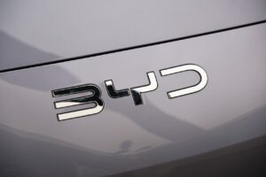 BYD se renforce dans les flottes et le développement réseau
