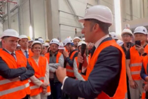 L'usine de batteries d'AESC Envision inaugurée par Emmanuel Macron