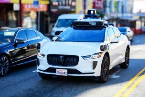 Conduite autonome : Waymo, Zoox et Tesla se mettent en ordre de bataille outre-Atlantique