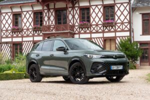 Véhicules hybrides rechargeables : quelles marques font la course en tête ?