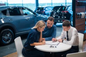 Bonus écologique et CEE : les distributeurs automobiles pris dans une mécanique à risque