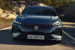 Peugeot met la lumière sur sa nouvelle 308 restylée
