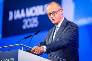 Le chancelier Friedrich Merz au soutien de l'automobile allemande