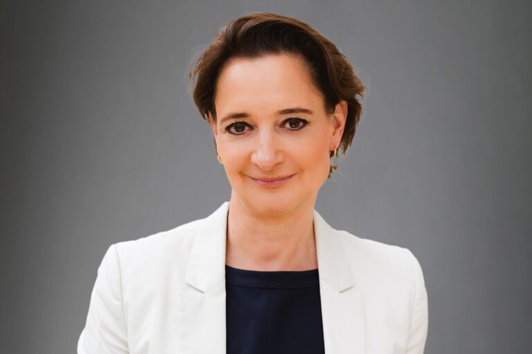 Qui est Katrin Adt, la nouvelle directrice générale de Dacia ?