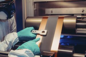 Renault inaugure un laboratoire dédié à la chimie des batteries à Lardy