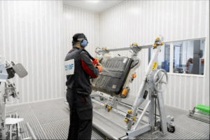 Flins : comment Renault transforme une usine en modèle d’économie circulaire avec The Future Is Neutral