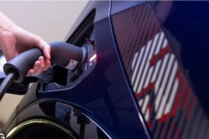 Bornes à domicile : cette mesure du PLF 2026 inquiète Zeplug et ChargeGuru