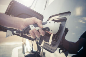 Voitures électriques : Ayvens généralise les certificats de santé des batteries