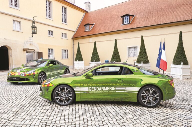 Pour faire des économies, 40 000 véhicules des forces de l