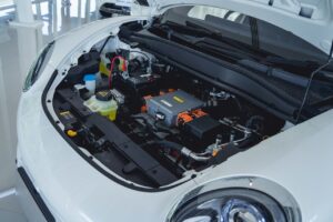 Après-vente automobile : l'électrique dope les réseaux constructeurs
