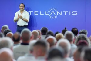 Stellantis : Antonio Filosa annonce 1 400 recrutements en France en 2026