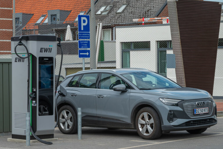 Voitures électriques : le Danemark fige temporairement la taxe, l