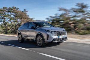 Peugeot e-3008 et e-5008 grande autonomie : des délais qui freinent les ventes