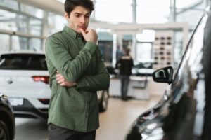 En France, l’attentisme gagne du terrain dans les intentions d’achat d’un véhicule