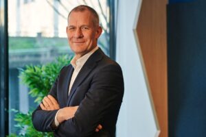 Voiture électrique : les Français veulent du moins cher, pas du "moins sûr"